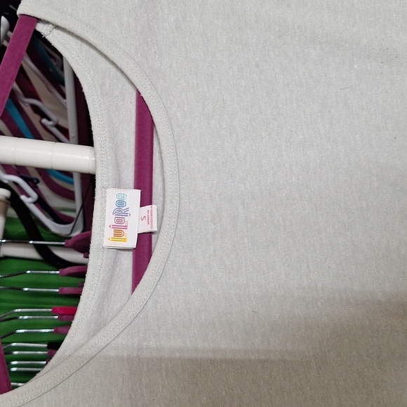 LULAROE SIZE SMALL TOP - Picture 2 of 3